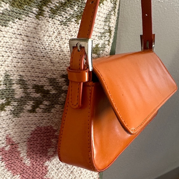 Vintage Orange Leather Shoulder Bag - Picture 4 of 4